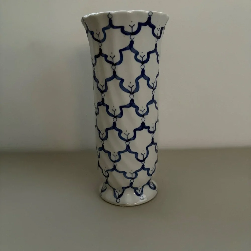 Blue and White Ceramic‎ Trellis Cylinder Vase Scalloped Rim 11.5 Inch Flowers